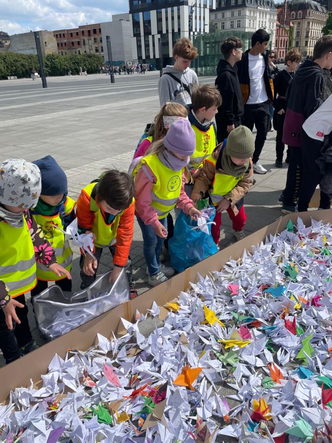 SENBAZURU - 80 000 żurawi dla pokoju